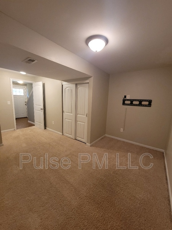 1212 E Henry Clay Ave