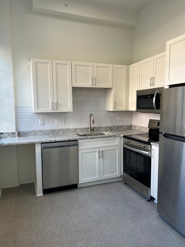 Building Photo - PULASKI LOFTS Unit 137