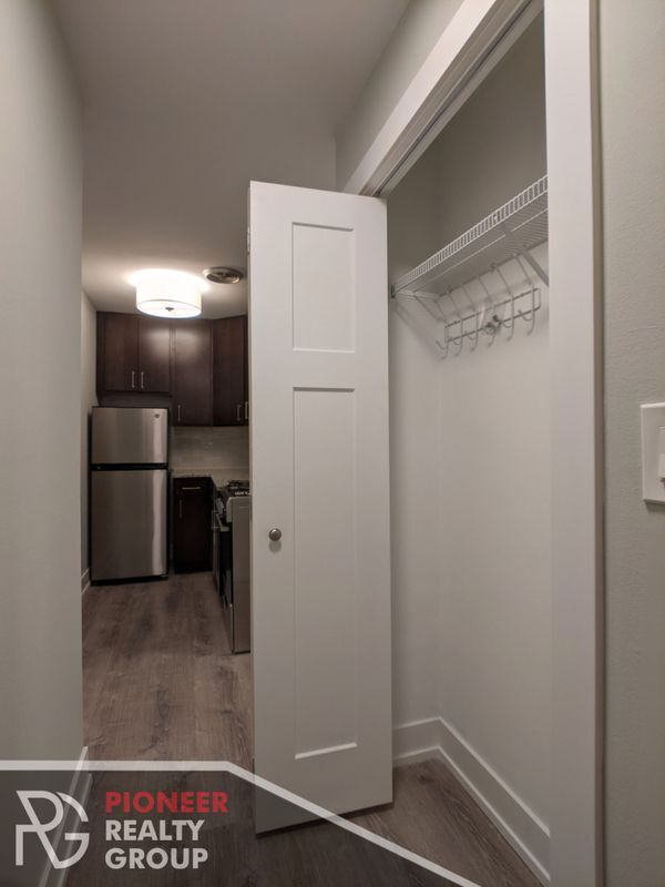 445 W Barry Ave Unit 417