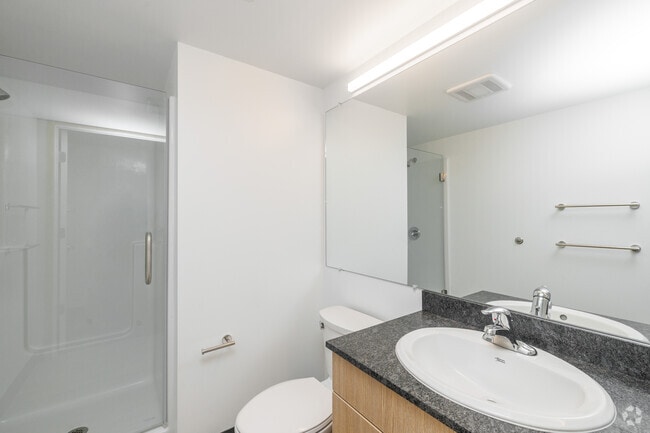 3 habitaciones, 3 baños - 870 pies cuadrados - Baño