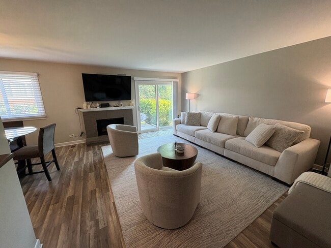 Photo - 1127 Hertford Ct