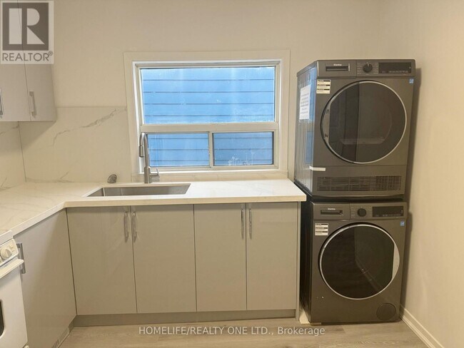 Photo - 1067 Dovercourt Rd