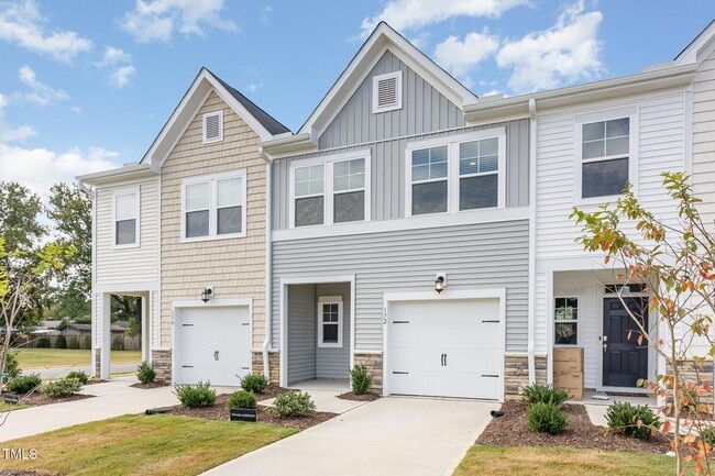 Photo - 172 Paramount Dr