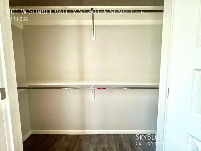 Building Photo - 801 W Sunset Valley St Unit 4,