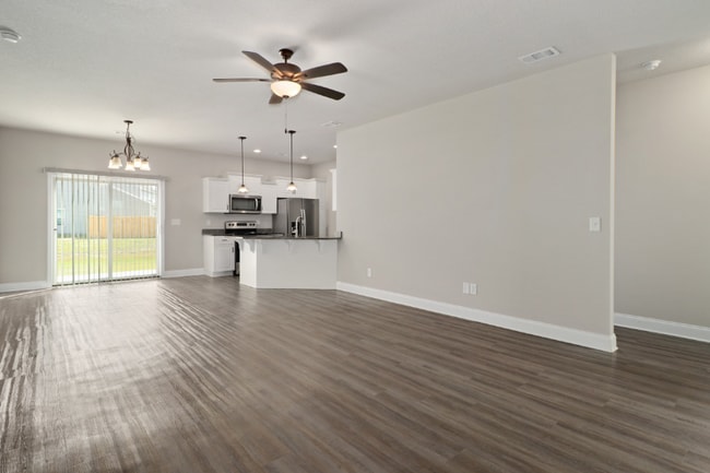 Photo - 112 Wisteria Ln