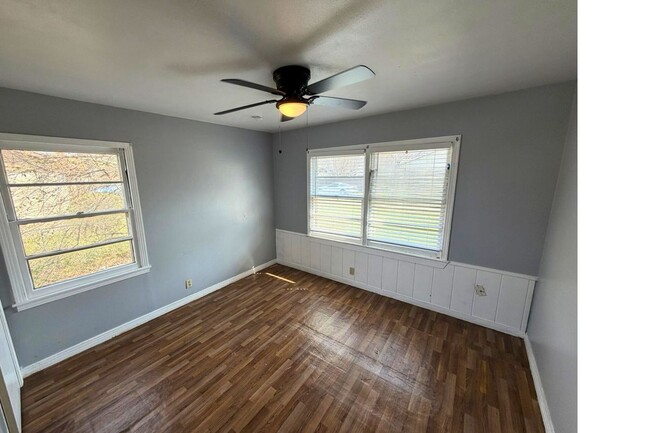 Photo - 301 Charles Ln