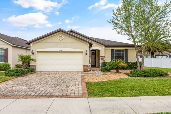 Building Photo - Beautifully Maintained home in Pool Community!