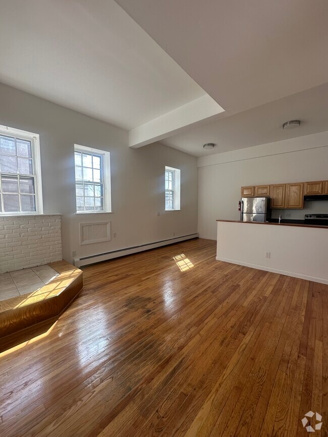 Building Photo - 8 N Clover St Unit 1 Rental