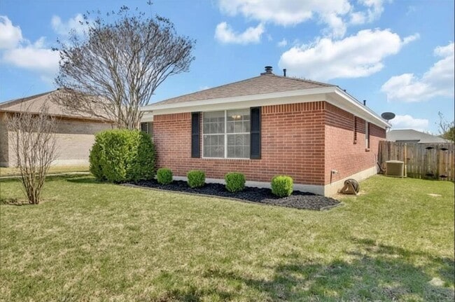 Photo - 1101 Disraeli Cir