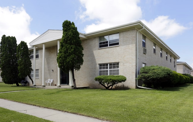Colonial Manor Apartments
