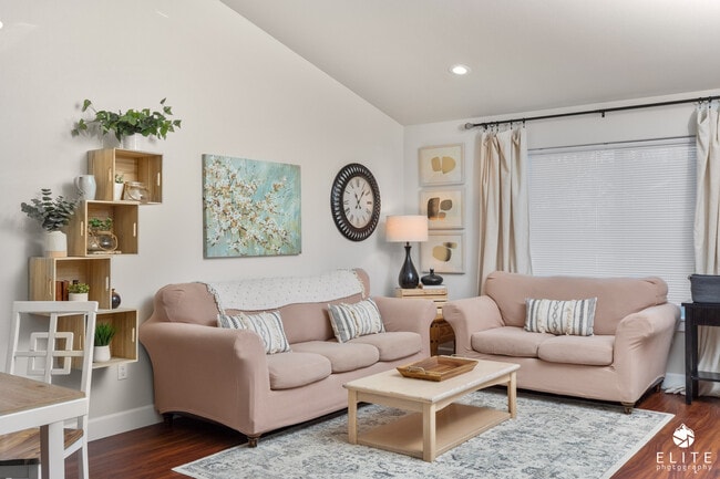 Photo - 920 W Wilder Ave