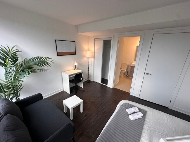 Photo - 80 Green Gardens Blvd