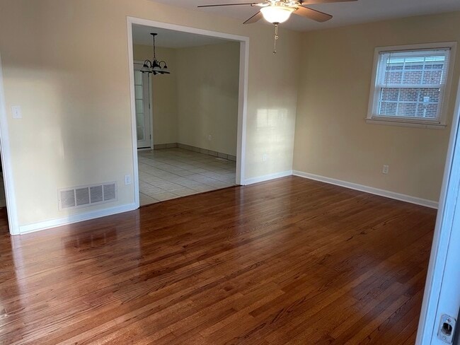 Photo - 406 Bryan St