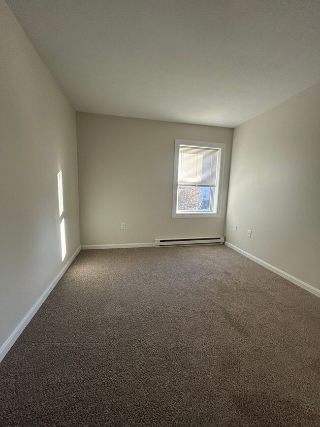 Photo - 2 Bedroom Renovated Apartment for Rent!