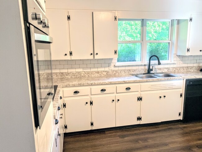 Photo - 2125 Cherry St SE