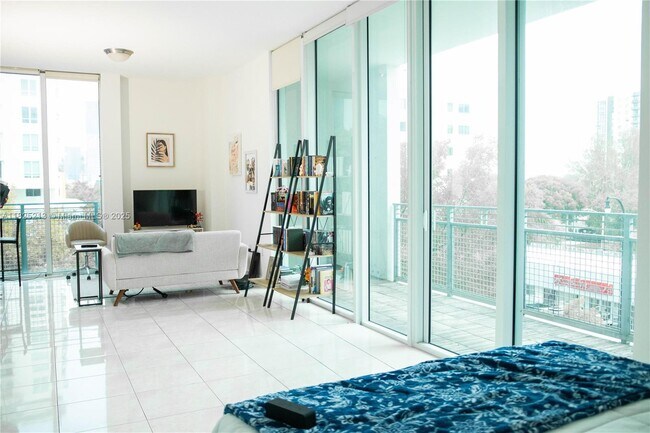 Building Photo - 350 NE 24th St Unit 410 Rental