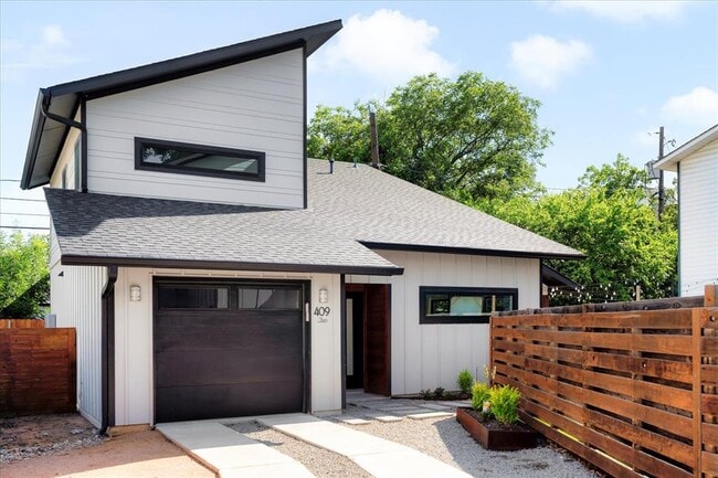 Building Photo - 409 W 55th 1/2 St Rental