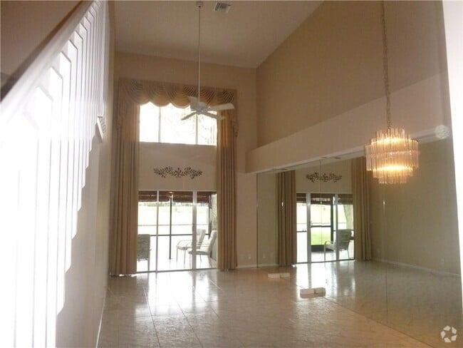 Building Photo - 7426 Pinewalk Dr S Rental