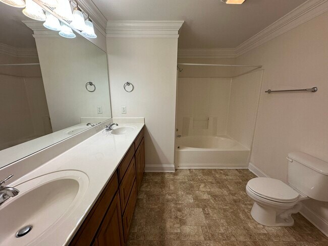 TH2 PRIMARY BATH - 122 Crown Point Dr