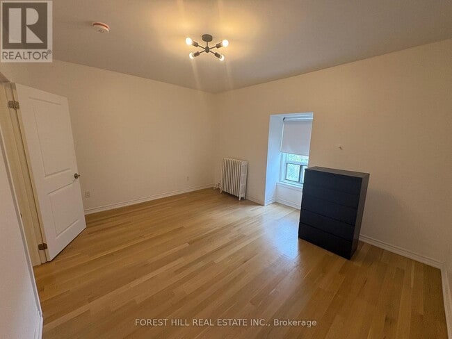 Photo - 756 Queen St W