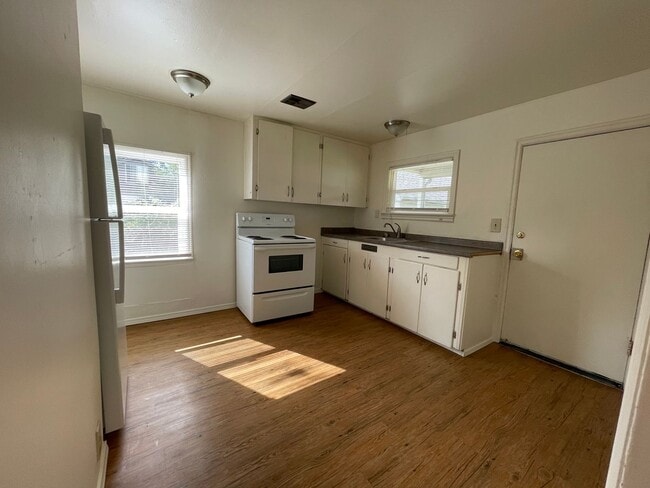 Photo - petj442 Unit -