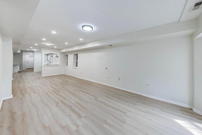 Photo - 3115 N Oakley Ave