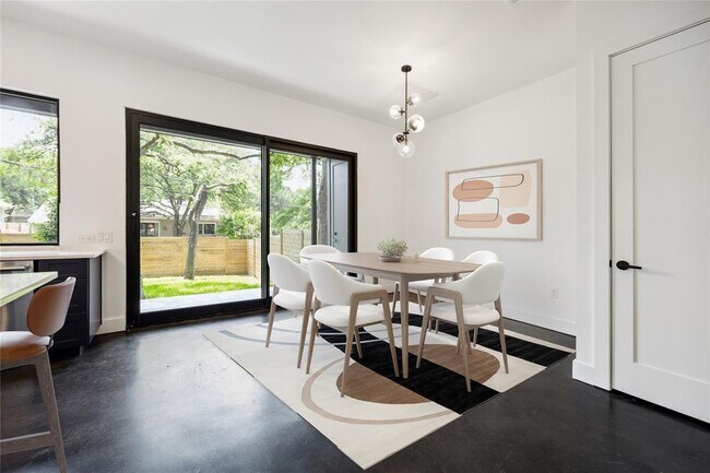 Photo - 2309 La Casa Dr