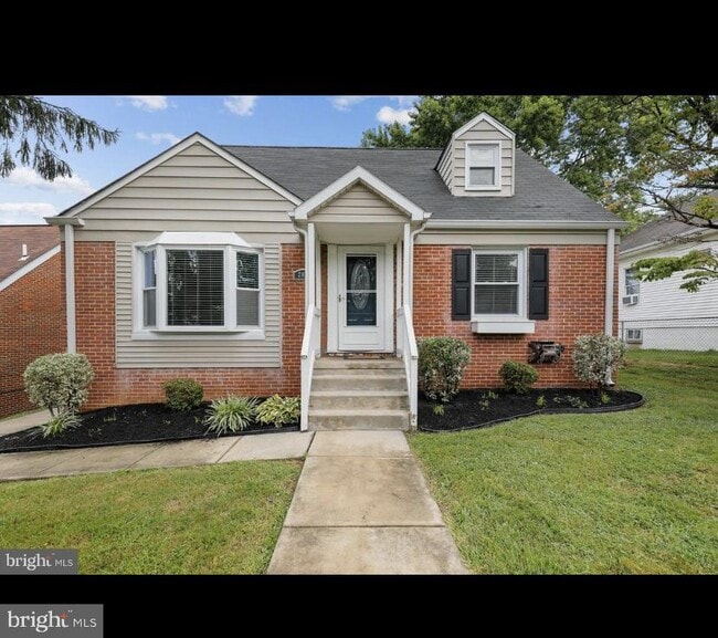 Building Photo - 208 6th Ave