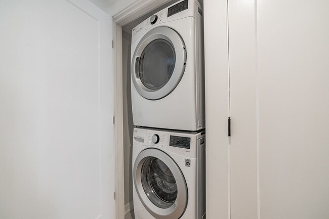 Building Photo - 1725 N 25th St Unit 2