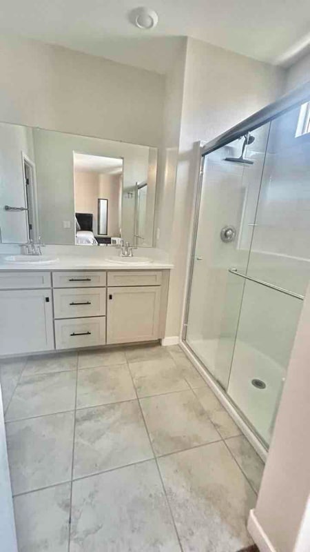 Photo - 5301 E Commerce Way