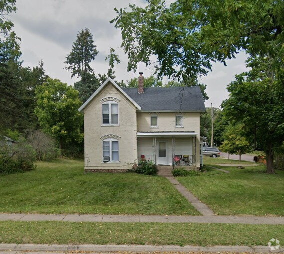 Building Photo - 2 Bedroom, 1 Bathroom Duplex Rental