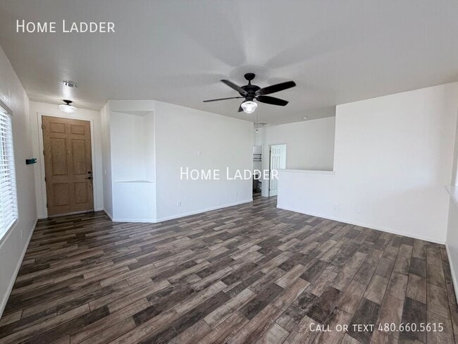 Photo - 915 East Gold Dust Way