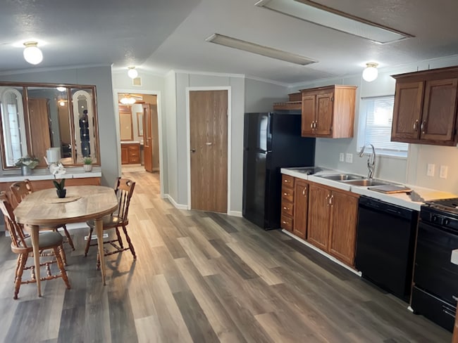 Photo - 37 Village Ct