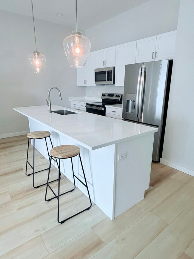 821 16th St N Unit 103