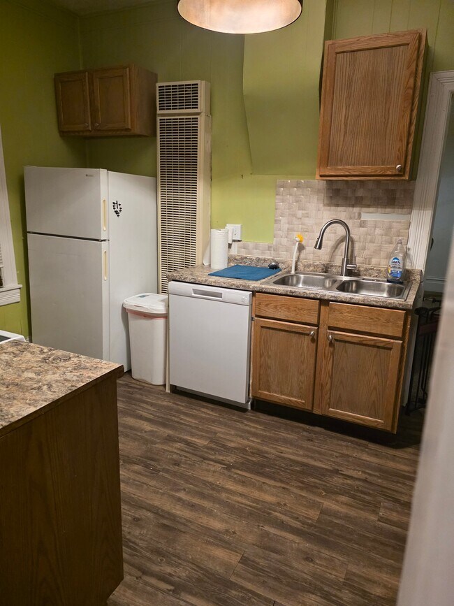 Photo - 2942 Childs Ave