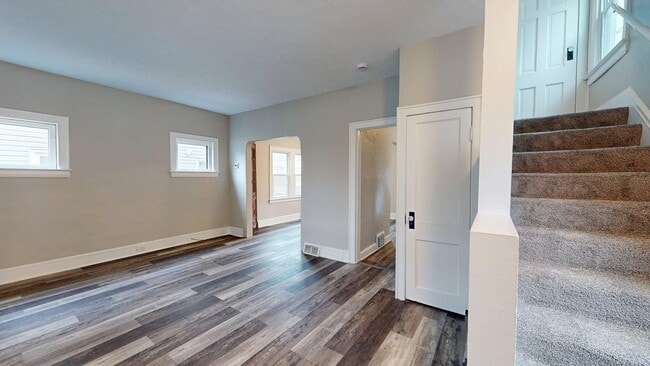 Building Photo - Edgewater Neighborhood - 3 bedroom - 2 Bat... Rental