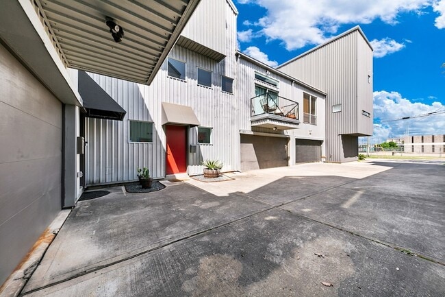 Photo - 2614 Chenevert St