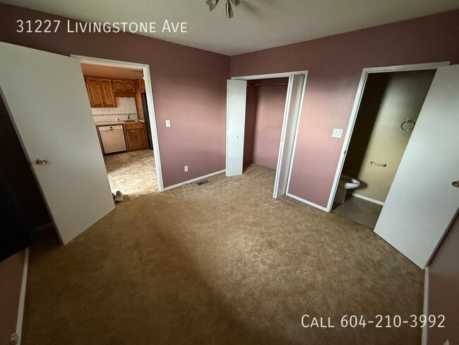 Photo - Home with Two Shops in the City!