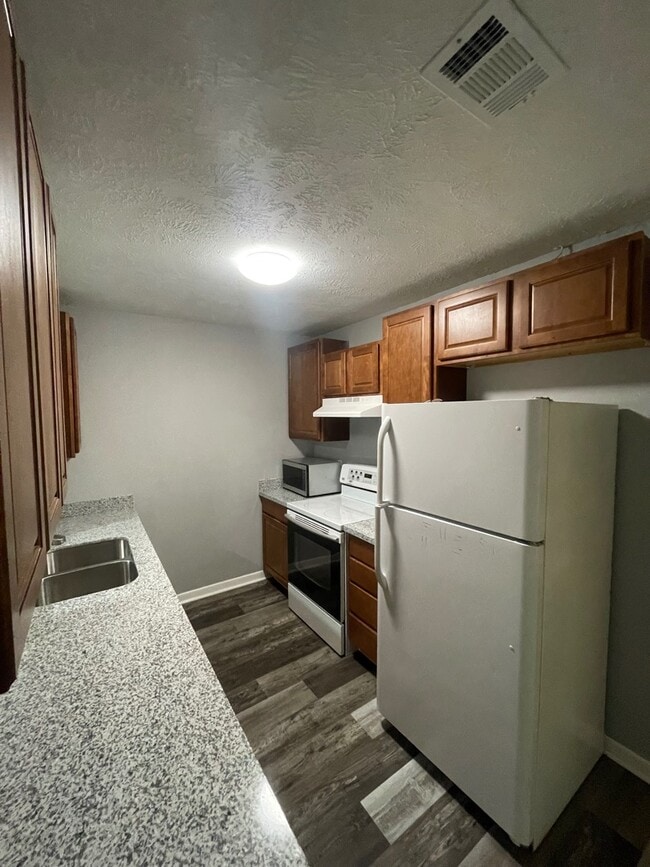 Photo - 1917 Pine Tree Dr