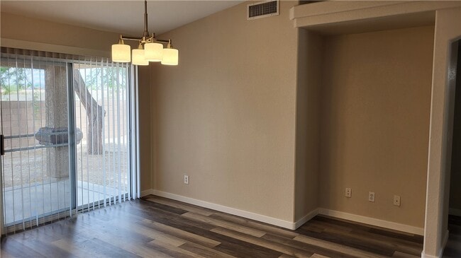 Photo - 2105 E Crystal Dr