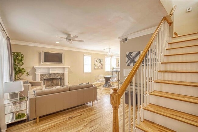 Photo - 83 Richmond St SE