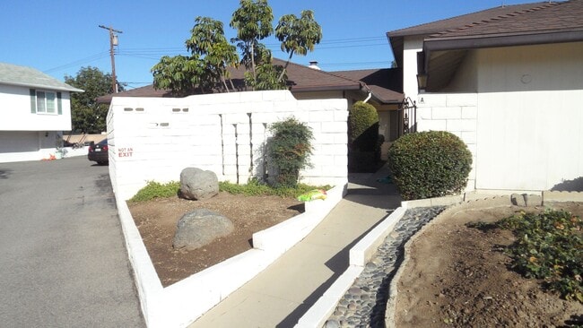 Building Photo - 1189 N Shattuck St Unit A