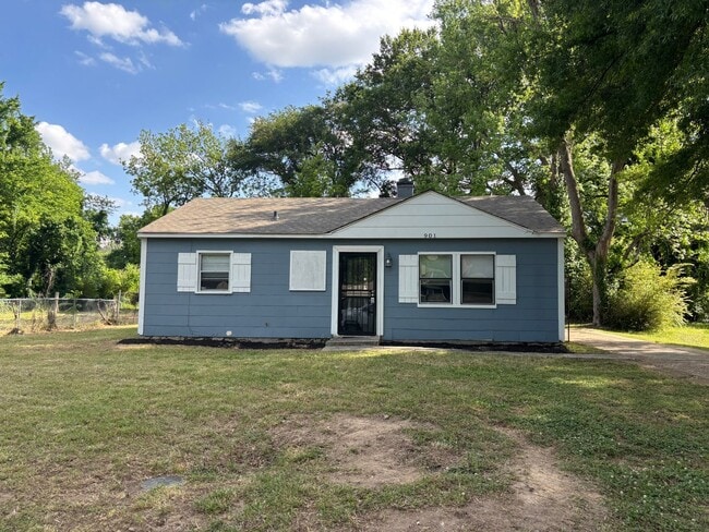 Building Photo - 901 Restbrook Ave