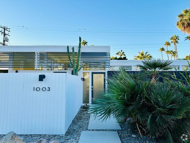 Building Photo - Stunning Midcentury Retreat in Twin Palms ... Rental