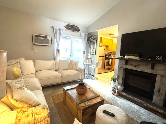 Photo - 137 Burgundy Hill Ln Unit 137