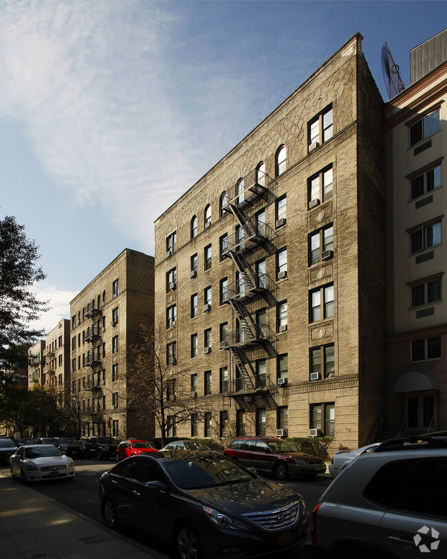 282 Cabrini Boulevard - 282 Cabrini Boulevard Apartments