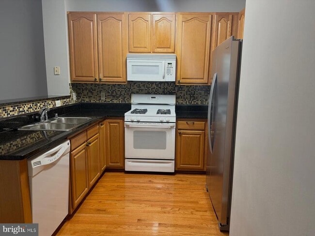 Photo - 46190 Walpole Terrace