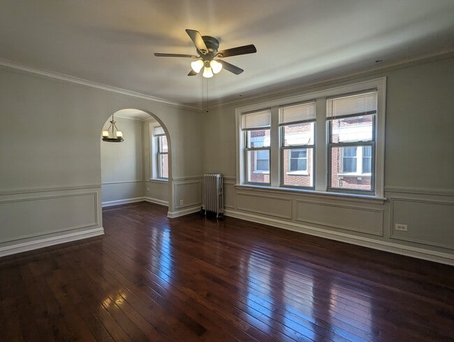 Building Photo - 546 W Surf St