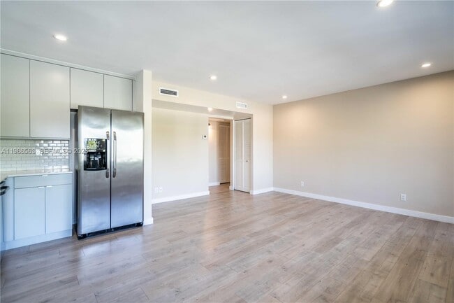 Photo - 2400 NE 26th St Unit 7