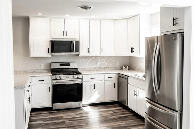 Photo - FULLY RENOVATED HOME NEAR DOWNTOWN PERRYSBURG | 3 BED | 2.5 CAR GARAGE | FENCED YARD